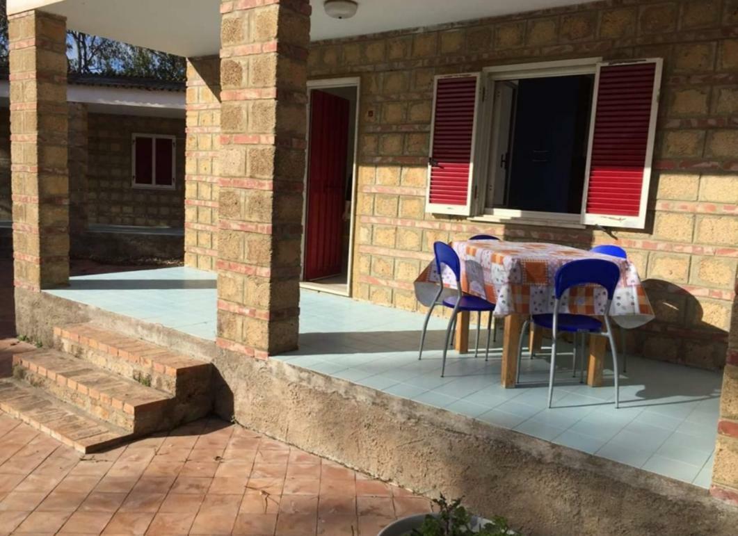 Vila Camping Due Mari Ovile la Marinella Exteriér fotografie